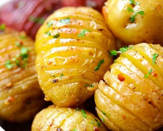 Garlic Hasselback Roasted Potatoes