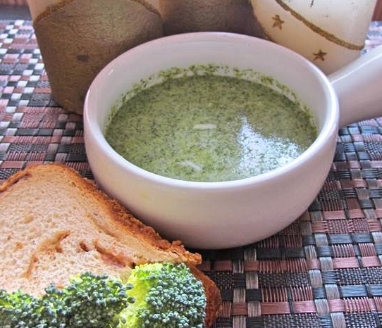Simple Broccoli Cheddar Soup